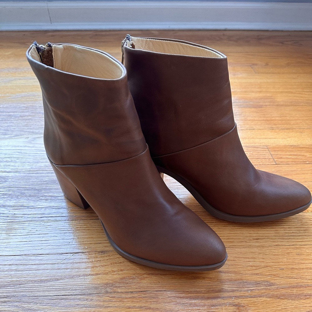 Nisolo Dari Commuter Boot
